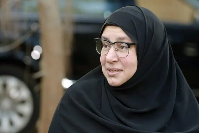 شاهد .. شبيهة الممثلة عبلة كامل تثير الجدل في مصر