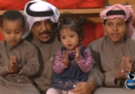 بالفيديو: مواطن سعودي يحول منزله إلى دار أيتام ويكفل 4 أطفال لعدم قدرته على الإنجاب
