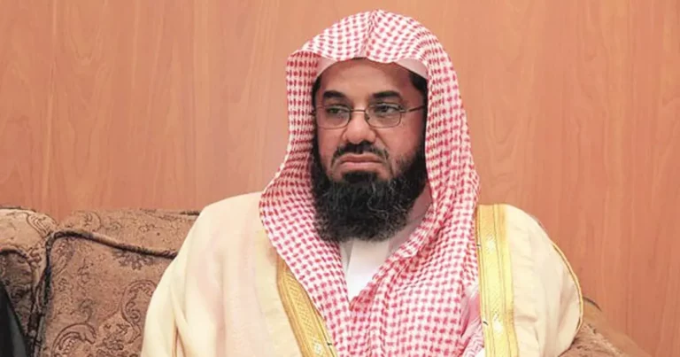 إمام الحرم المكي الشريم يوجه قصيدة للوزير: لا تلعبن فثمة الأغلال