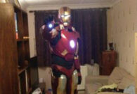 مراهق بريطاني يصنع بدلة Iron Man  في منزله