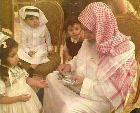 عيدية الراجحي لأحفاده تثير تعليقات المغردين