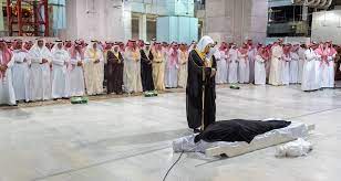 صلاة الميت على الأمير عبد العزيز بن فهد بن سعد بن عبد العزيز بحضور كبار الشخصيات في الرياض
