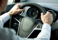 رسوم إصدار رخصة قيادة وتكاليف الاختبار وبرنامج التدريب
