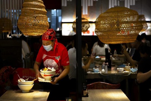 الصين تفرض غرامات كبيرة على من يهدرون الطعام.. والمطاعم تضع شروطاً غريبة على الزبائن