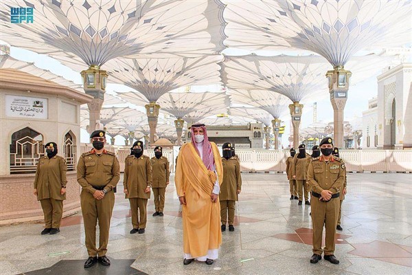 شاهد أمير المدينة يتفقد أعمال الجهات الحكومية والأهلية المعنية في خدمة قاصدي المسجد النبوي