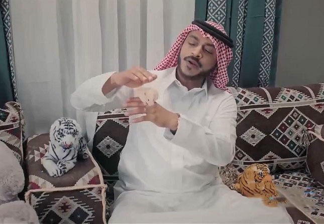 الهامستر عنده حالة نفسية ضاع جوازه.. شاهد حبيب الحبيب يُقلّد أسامة الدغيري في استوديو21 الساخر