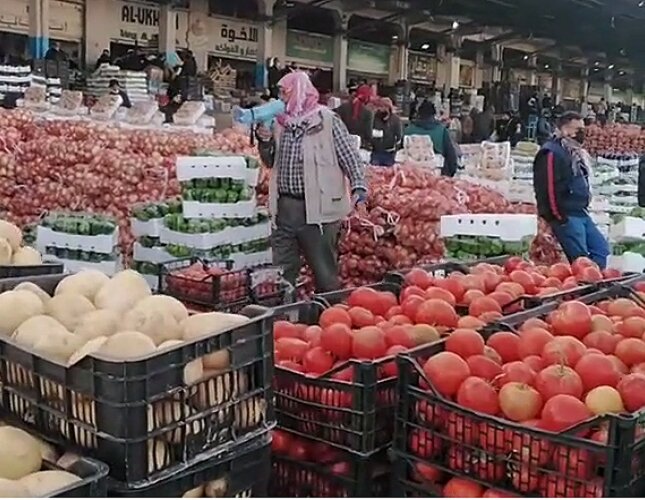 بعد قرار السعودية بحظر الاستيراد.. شاهد ماذا حدث في أسواق الخضروات والفاكهة في لبنان