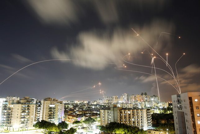 لأول مرة.. صاروخ فلسطيني يقطع مسافة غير مسبوقة من قطاع غزة ويسقط قرب إيلات جنوب إسرائيل