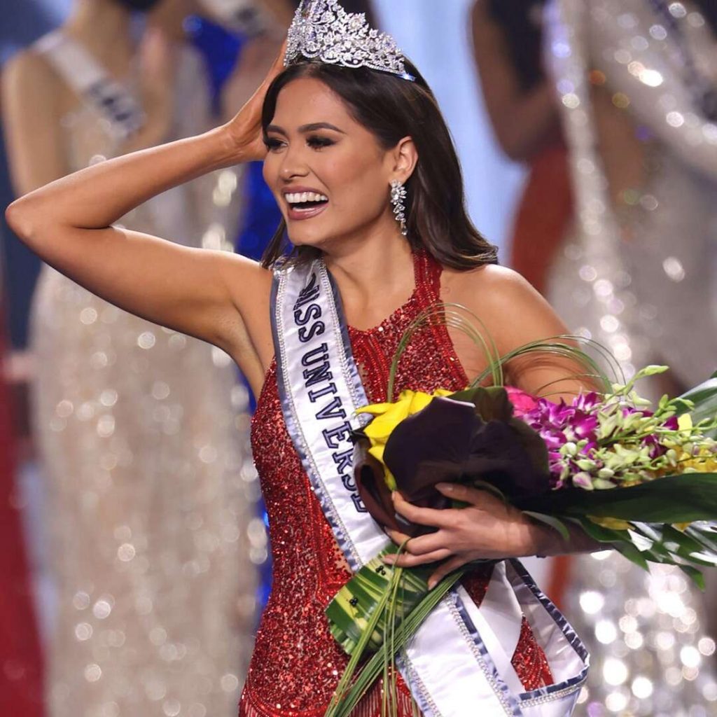 شاهد فرحة فتاة مكسيكية بعد إعلان فوزها بلقب ملكة جمال الكون 2020
