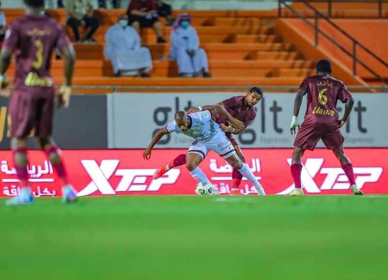 ينتظر تعثر الهلال .. الشباب يوجع العين بخماسية ويجدد حظوظه في خطف اللقب