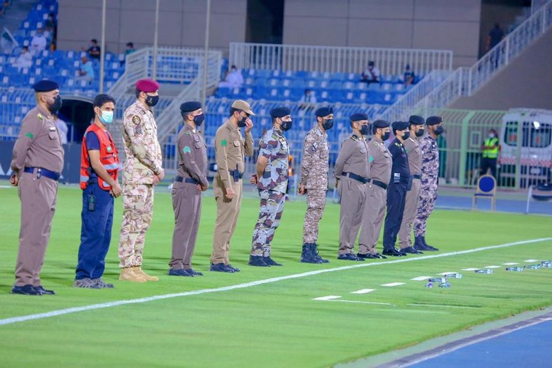 بفخر واعتزاز.. ممر شرفي لأبطال الأمن والصحة في قمة الهلال والأهلي -صور