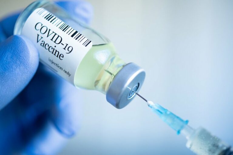 هل سيتم إلغاء الجرعة الثانية من اللقاح لوجود أضرار جانبية كبيرة؟.. الصحة تنفي