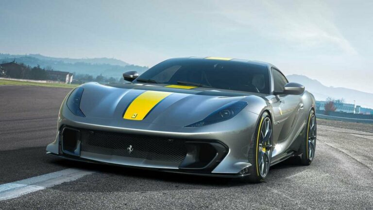 فيراري تكشف عن سيارة 812 Competizione