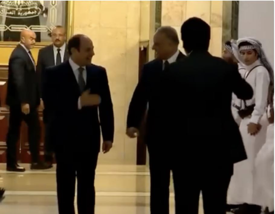 شاهد.. كيف استقبل الكاظمي الرئيس السيسي في بغداد!