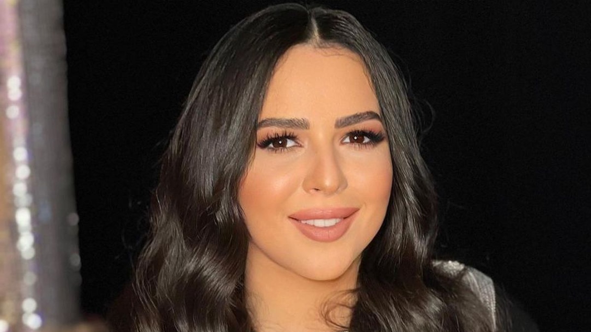 إيمي سمير غانم تعلق رسالة مؤثرة على باب غرفة دلال عبد العزيز بالمستشفى