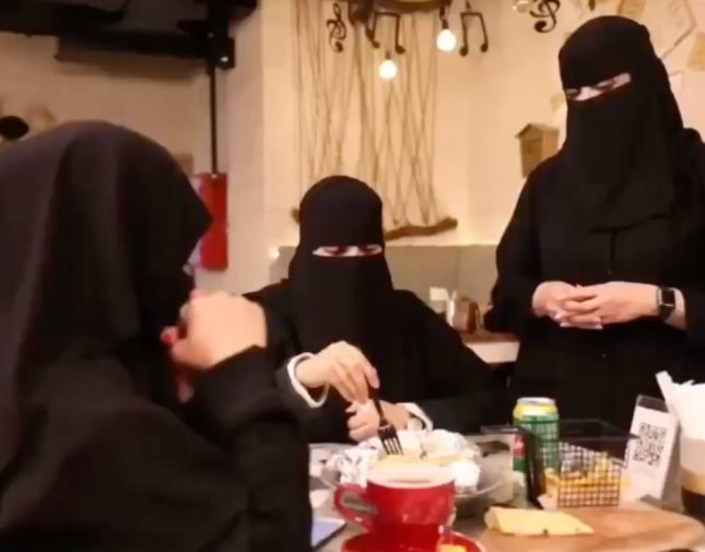 شاهد 3 صيدليات سعوديات يكشفن عن أول تجربة لهن في افتتاح مطعم بالطائف