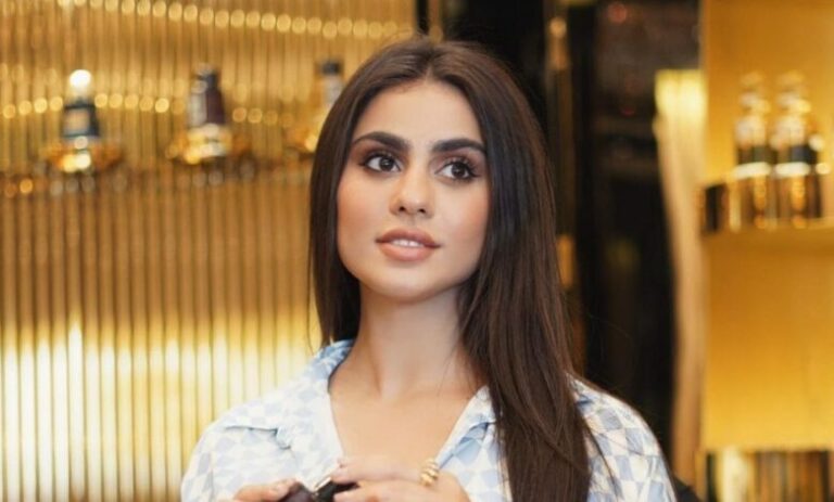 الدكتورة يومي تكشف عن صورة لها قبل 17 عامًا