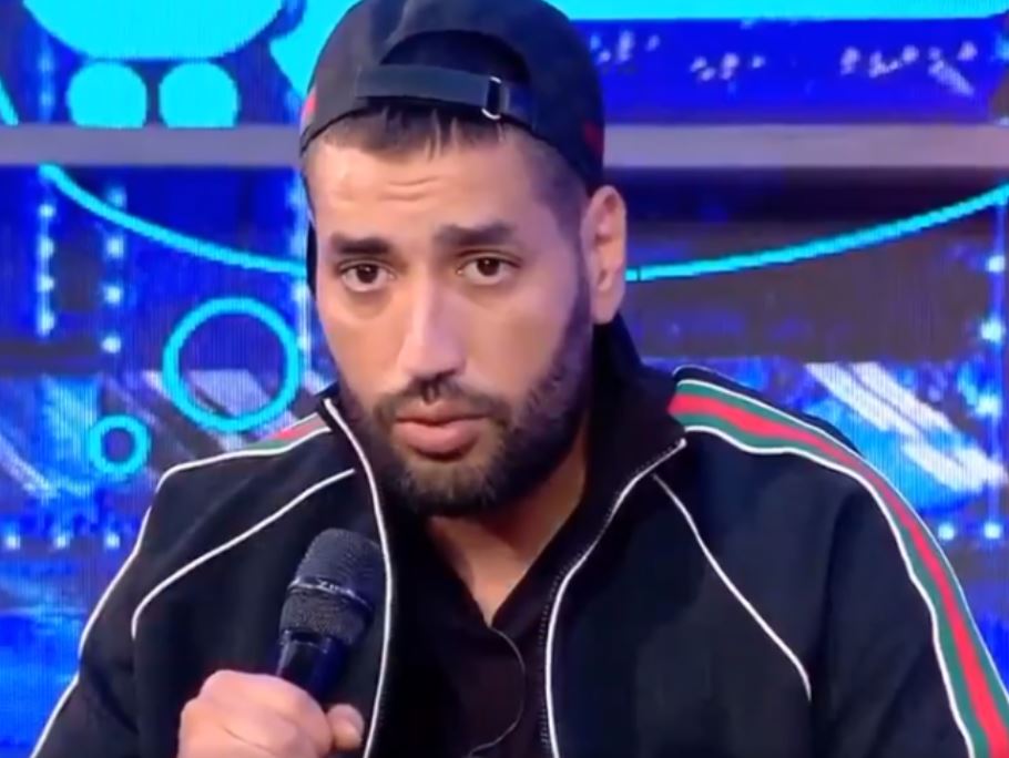 شاهد.. مغنى راب فرنسي يفاجئ المذيع بقراءة القرآن على الهواء