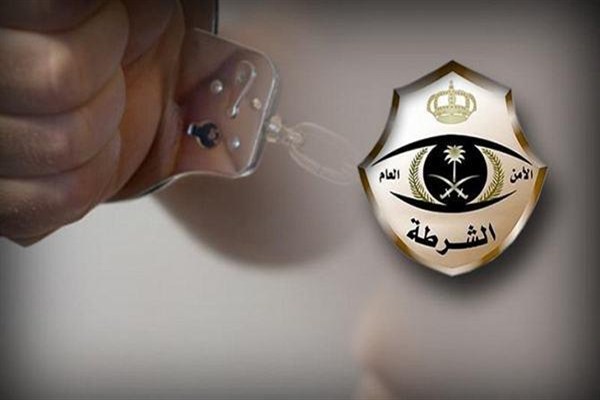 القبض على شخصين مارسا التفحيط وتباهيا بوضع تجهيزات شبيهة ‏بالأمنية على عدة مركبات