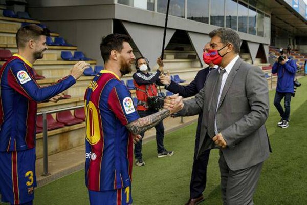 تطورات مثيرة لتجديد عقد ميسي مع برشلونة