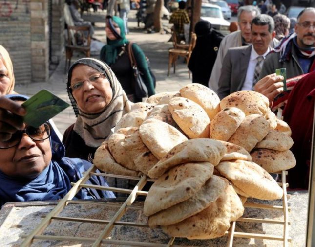 بعد إعلان السيسي زيادة سعر الخبز.. كم يكلف الرغيف المدعوم الخزينة المصرية؟