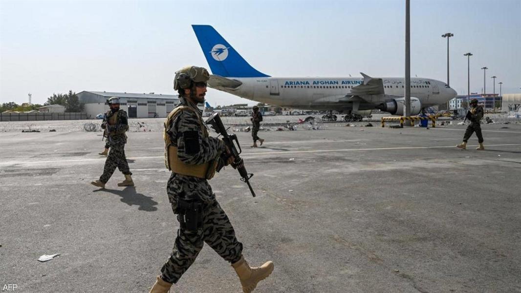 شاهد اللحظات الأولى لسيطرة طالبان بشكل كامل على مطار كابل