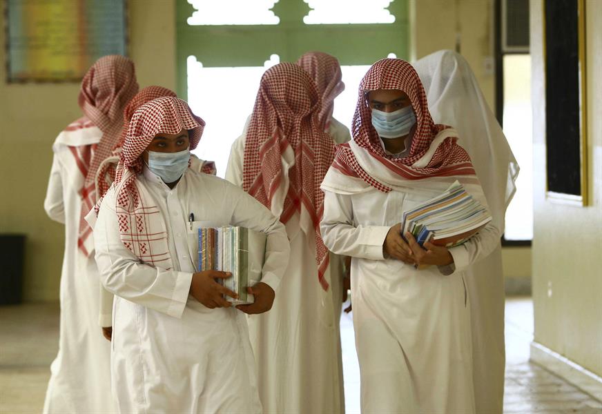 محامية: عقوبات للطلاب والطالبات الذين يقومون بالتصوير خلال اليوم الدراسي