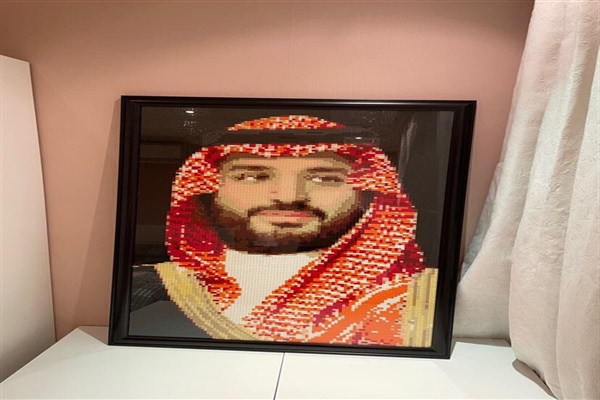 شاهد فتاة تبدع في رسم لوحة فنية لولي العهد بـ 15 ألف قطعة ليقو.. وهذه أمنيتها