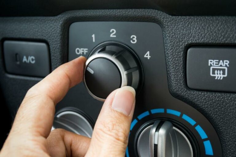 هل البقاء في السيارة مع تشغيل مكيف الهواء لفترة طويلة خطر على الحياة؟.. خبير روسي يُوضح