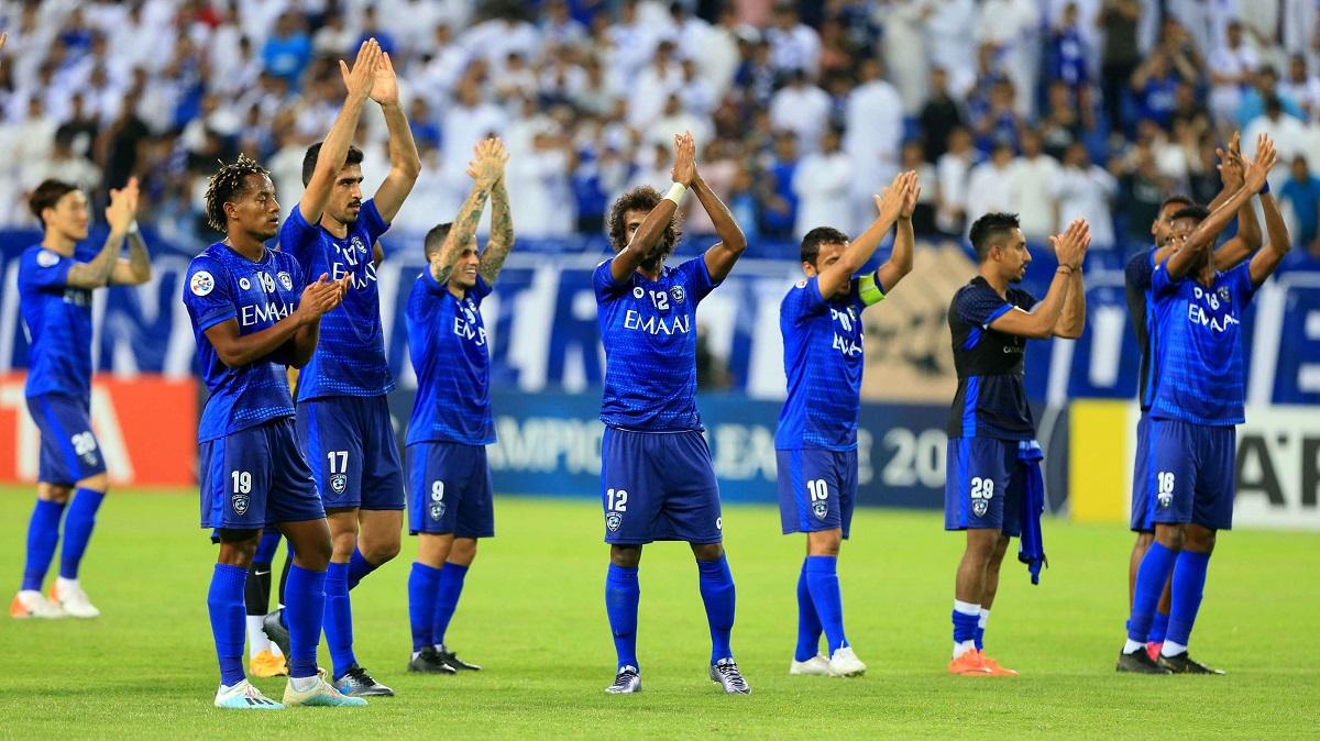 لاعب الهلال في طريقه إلى الأهلي!