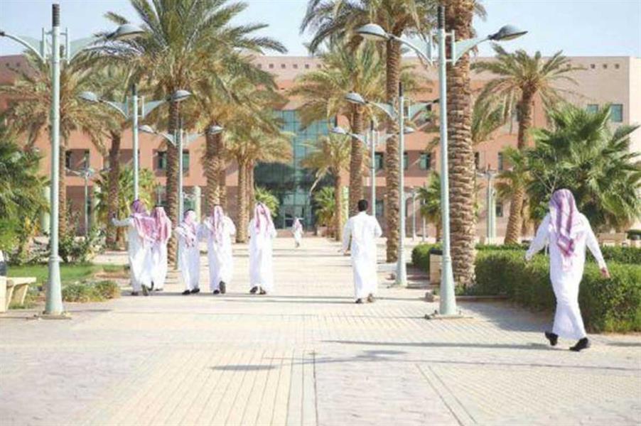 بعد تسريب تسجيله العنصري.. طلاب وطالبات عن أستاذهم الجامعي: معروف بتسلطه