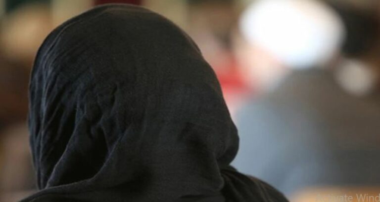 مواطنة تفاجأ بإعلان وفاتها وإغلاق حساباتها البنكية بسبب مقيم.. ومصادر تكشف التفاصيل