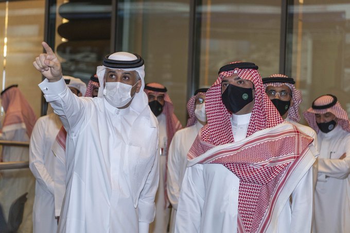 شاهد.. وزير الداخلية يزور مركز القيادة الوطني في قطر ويطلع على أبرز مهامه