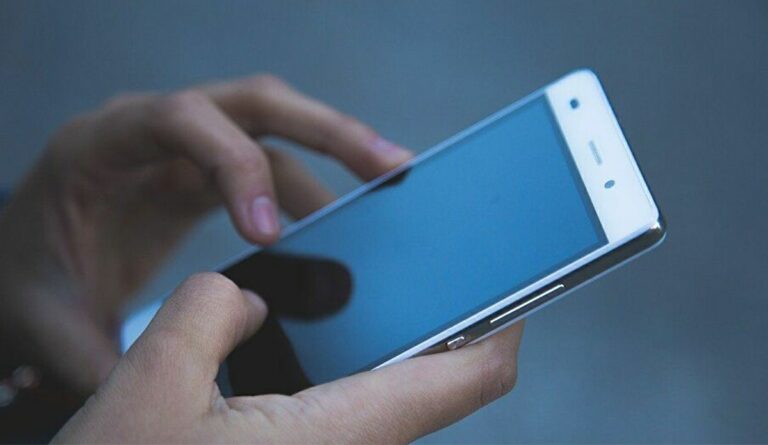 هواوي تبتكر تقنية لشحن بطاريات الهواتف الذكية عبر الطاقة الشمسية