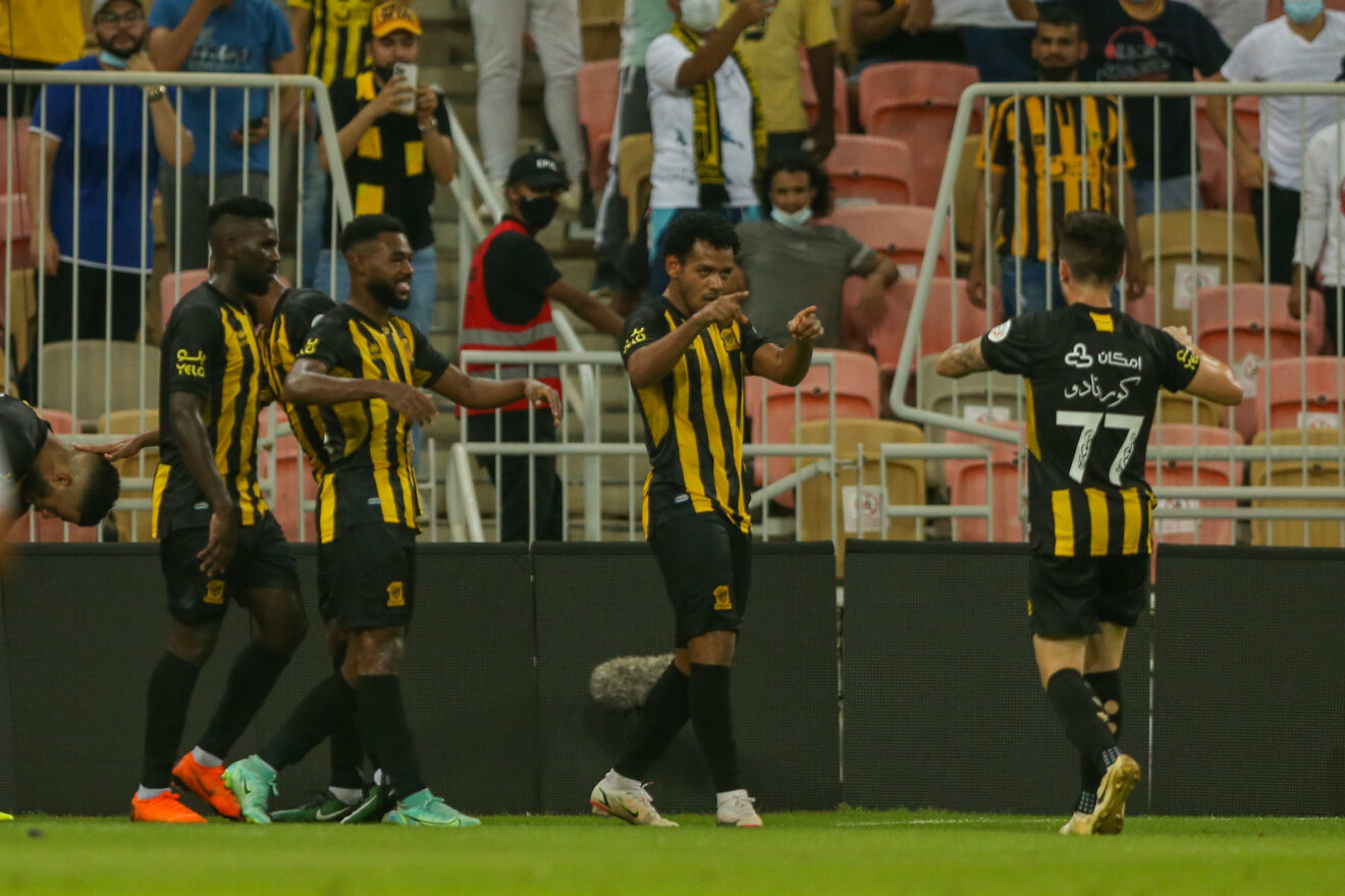 محترف الاتحاد يتغنى بجماهير الفريق