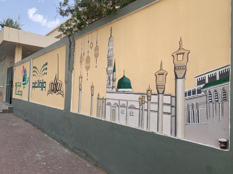 استغل موهبته في تجميل المدرسة.. معلم يحول الأسوار إلى لوحات فنية 15f9da21 c33f 428e 8dc3 d90f0e93a5fb - استغل موهبته في تجميل المدرسة.. معلم يحول الأسوار إلى لوحات فنية