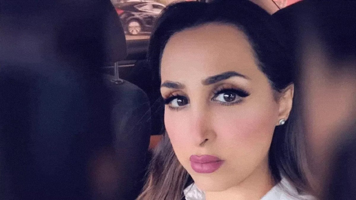 شاهد هند القحطاني تفتح النار على سنابية مشهورة وتصفها بـ عديمة الشخصية والمعتوهة