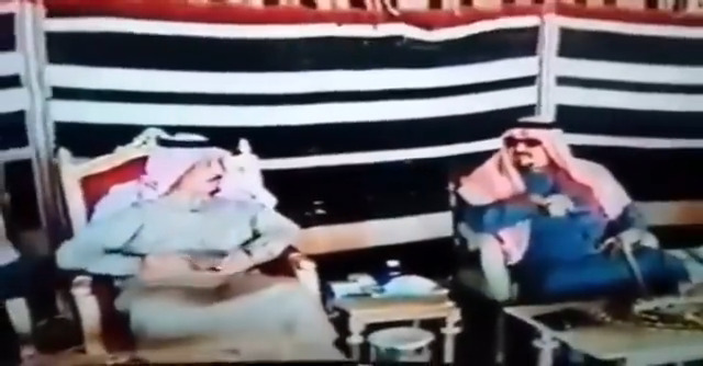 فيديو نادر.. شاهد الملك سلمان يزور أخيه الأمير سلطان بن عبدالعزيز في مخيم المقناص