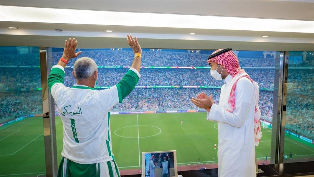 عاطي الموركي يصف شعوره بعد تكريمه من وزير الرياضة بمباراة الصين.. ومدى تعلقه بالمنتخب