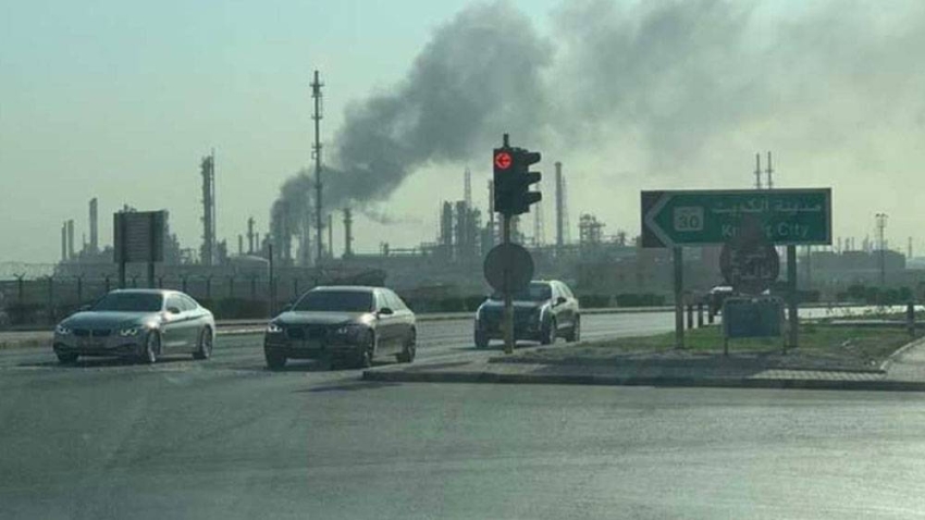 بالفيديو: اندلاع حريق بوحدة إزالة الكبريت بمصفاة الأحمدي في الكويت