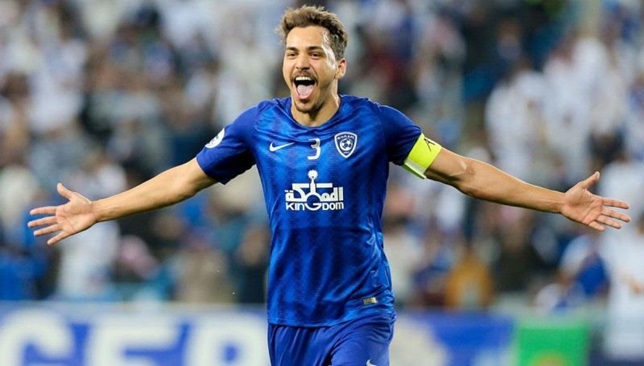 نجم الهلال السابق قريب من العودة إلى الدوري السعودي!