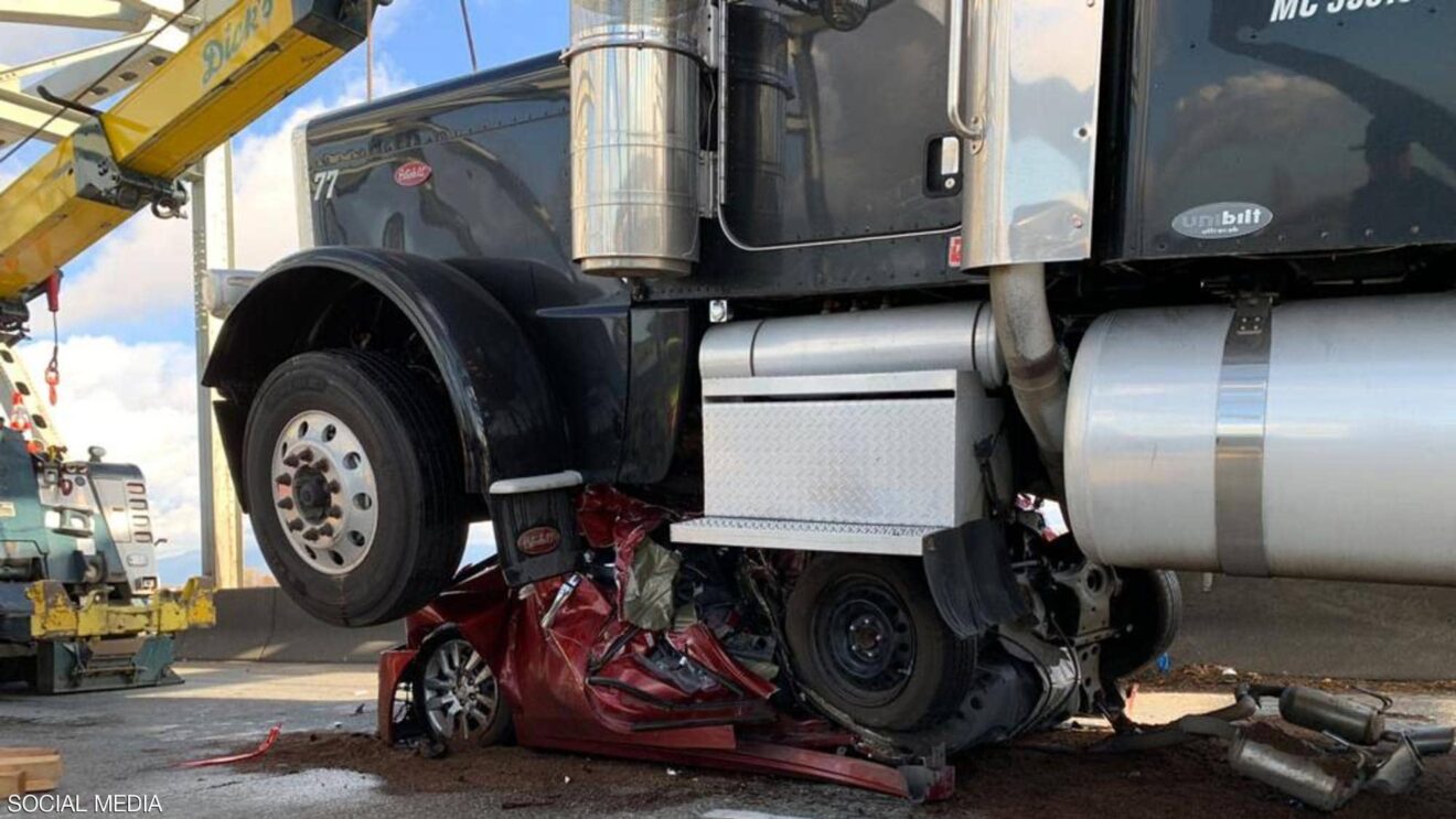 بالصور: معجزة تنجي سيدة من حادث سير خطير