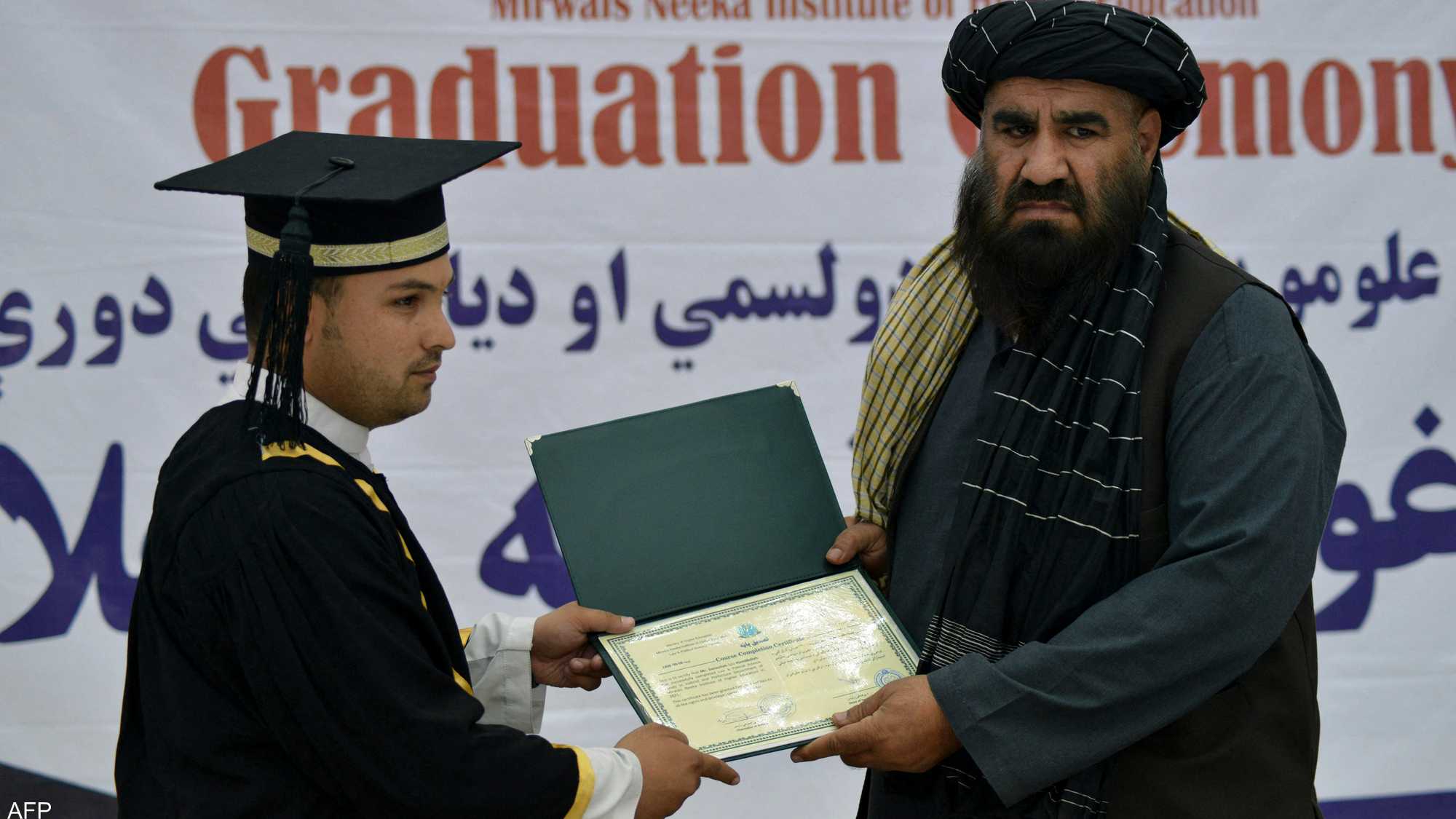 1 1482953 - الفتيات في المقدمة .. شاهد أول تخرج جامعي للطلاب تنظمه حركة طالبان بعد السيطرة على الحكم