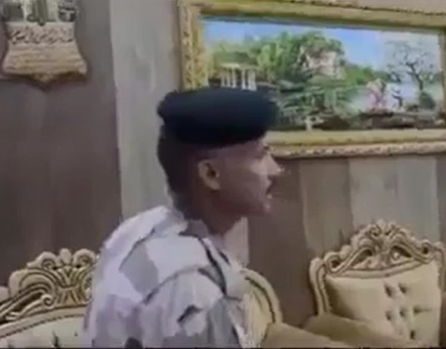 شاهد.. جندي عراقي يقدم استقالته بسبب زوجاته الثلاثة.. وردة فعل قائده مفاجأة