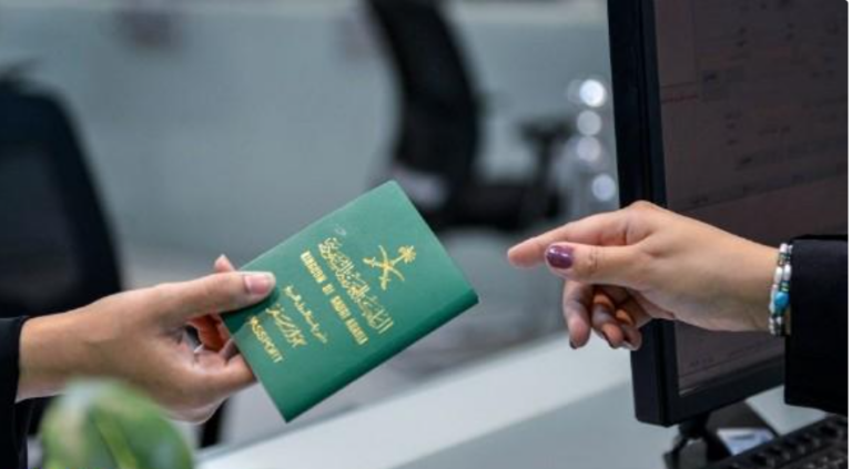 الجوازات تعلق على استفسار بشأن استخراج المطلقة جواز سفر للأطفال دون موافقة الأب