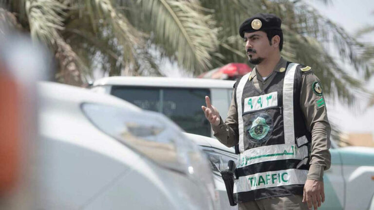 المرور: شرطان لحصول غير السعوديين على رخصة قيادة عمومية