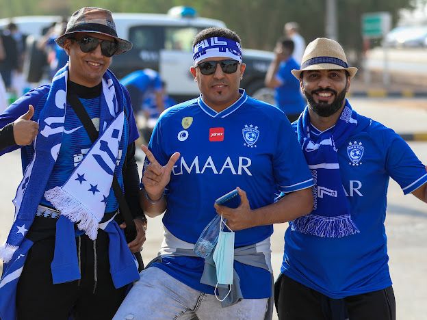 بالفيديو والصور: توافد جماهير الهلال إلى استاد الملك فهد الدولي لحضور نهائي دوري أبطال آسيا