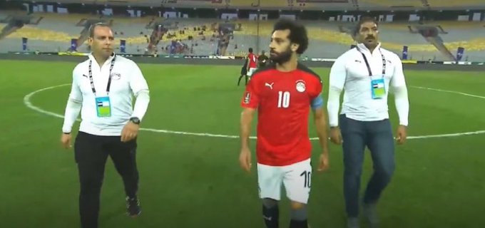 الحرس الشخصي للنجم محمد صلاح يثير جدلا في مصر FEXHbUYagAArYYq - الحرس الشخصي للنجم محمد صلاح يثير جدلا في مصر