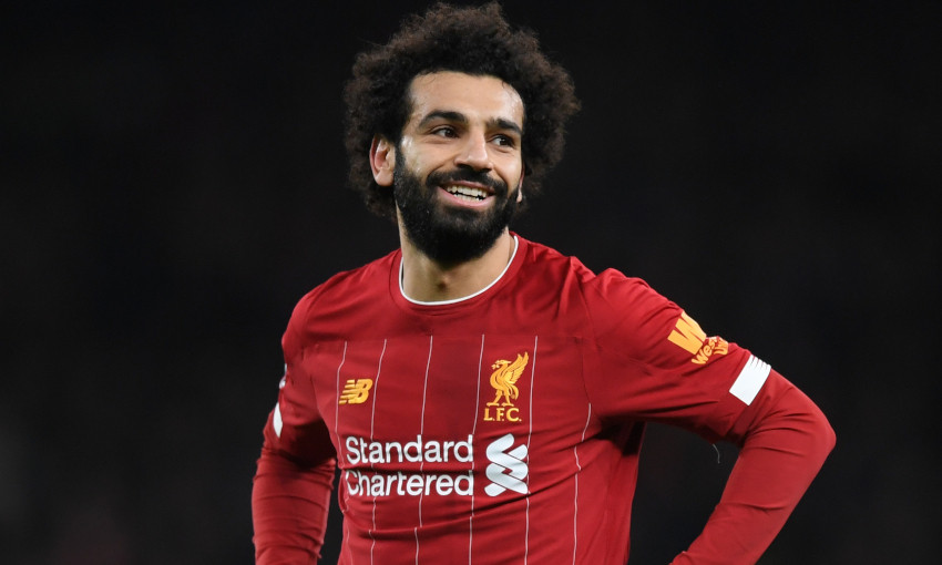 بالفيديو: محمد صلاح يفوز بجائزة القدم الذهبية.. وزوجته تتسلمها بدلا منه