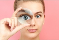 أسباب احمرار العين الناتج عن العدسات اللاصقة
